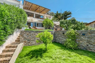 Villa in Le Lavandou mit Meerblick Pool