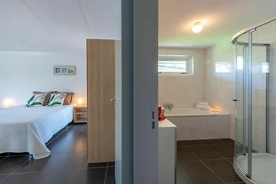 Moderne Villa am Ufer des Veere-Sees