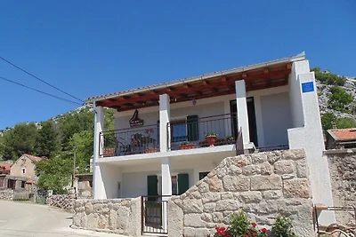 Ferienhaus in Starigrad mit Garten
