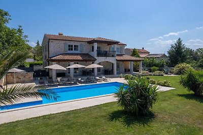 Picturesque Villa in Verteneglio with Pool