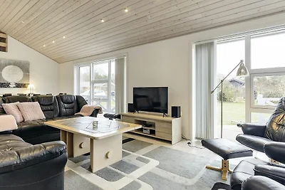 8 Personen Ferienhaus in Væggerløse-By Traum