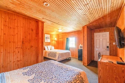 La Crosse, Kansas | 2 Queensize-Betten