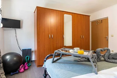 Holiday Home Sunny Side Six Bedroom Holiday...