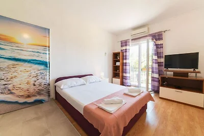 Tranquil and Stylish Apartment Kastel Novi - ...