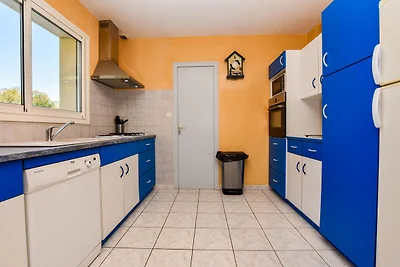 Lebendiges Ferienhaus mit eingezäuntem Garten