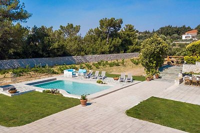 Geräumige Villa mit privatem Pool auf der Ins...