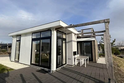 Chalet in Rockanje mit Garten