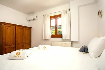 Geräumige Villa mit privatem Pool auf der Ins...