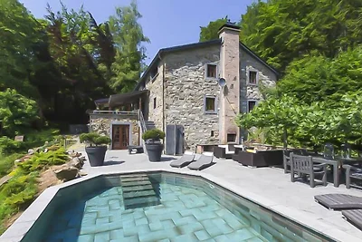 Luxuriöse Ardennenvilla mit Pool und Sauna