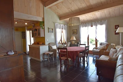 Villa mit beheiztem Pool und Whirlpool