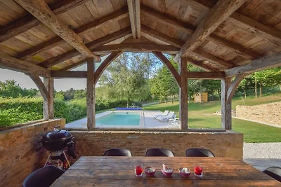 Accogliente chalet con piscina