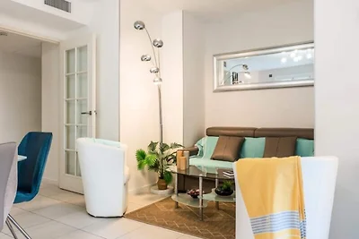 Apartment in Palm Beach mit Pool und Garten