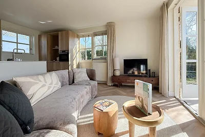 Villa mit weitläufigem, sonnigem Garten