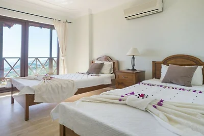 Villa in Kalkan mit Schwimmbecken