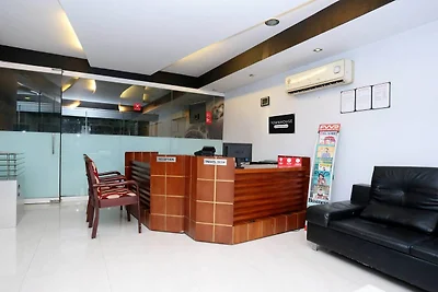 Super Townhouse Malabar Illam