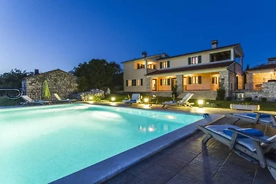Villa en Koromacno con piscina