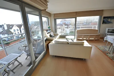 Apartment mit seitlichem Meerblick in...