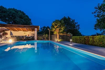 Villa a Šušnjevica con piscina