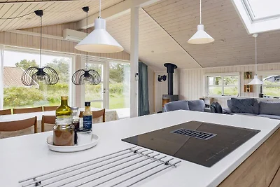 Cozy Coastal Retreat in Gronhoj-By Traum