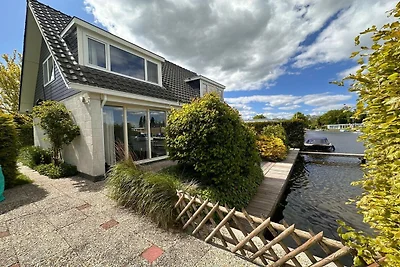 Huis in Boornzwaag met eigen aanlegsteiger