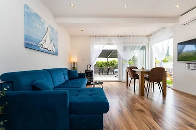 Apartment mit Pool in Strandnähe in Zaboric