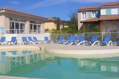 Casa con AC, tra l'interno e il mare
