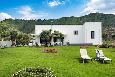 Elegante casa vacanze a Cefalù con giardino