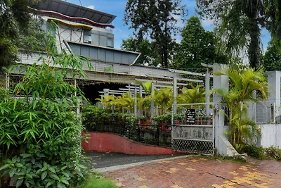 Townhouse Balewadi Stadium Hotel Sarovar