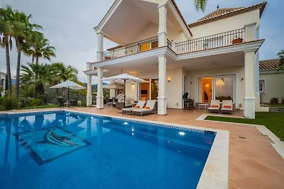 Villa in Marbella mit Schwimmbecken