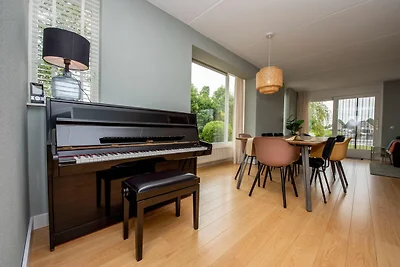 Geräumiges Ferienhaus mit privatem Bootssteg