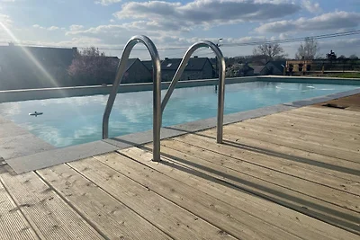 Casa in pietra a Hamoir con piscina privata