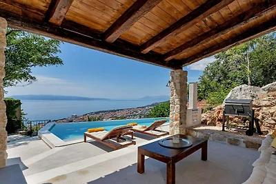Ferienhaus in Makarska mit Schwimmbecken