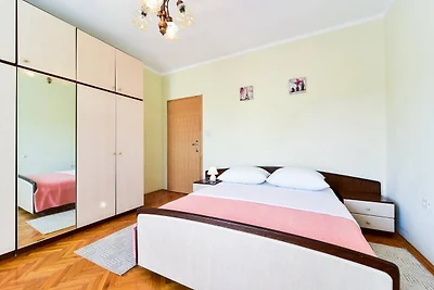 Ruim appartement met privézwembad