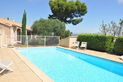 Villa near Les Etangs de Bages Lake