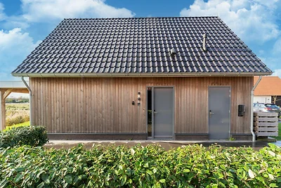 Ferienhaus in Scherpenisse mit Terrasse