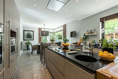 Villa in Juan-les-Pins mit Pool und Whirlpool