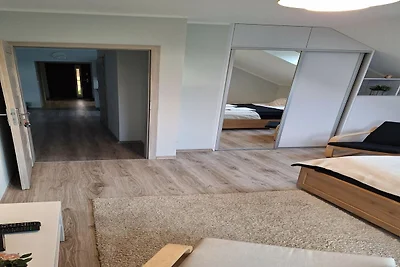 WOhnung mit Pool und Garten in Stepniczka