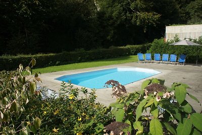 Casa de vacaciones con piscina al exterior en...