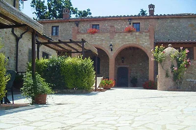 Wohnung in Volterra mit Garten