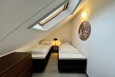 Deluxe-Bungalow am Wasser mit Steg