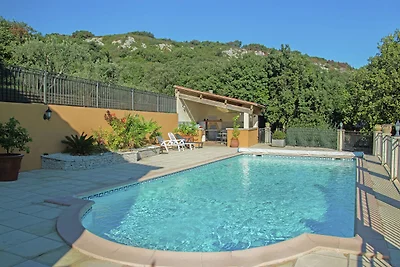Villa con piscina privata a Ledenon