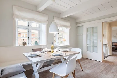 Ferienhaus in Utersum mit Schwimmbecken