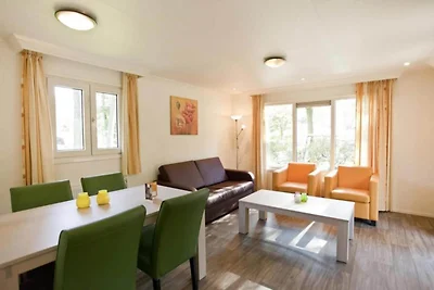 Chalet mit Grünanlage und Terrasse