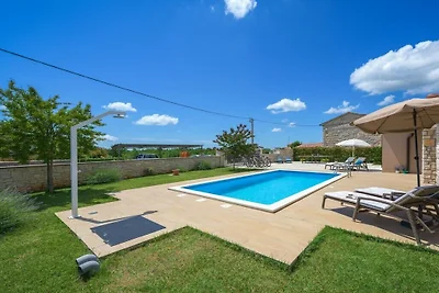 Villa in Tinjan met zwembad