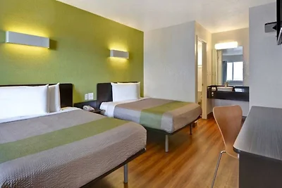 2 Queensize Bedden | Koelkast