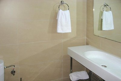 Wohnung in La Escala mit einem Lounge-Set