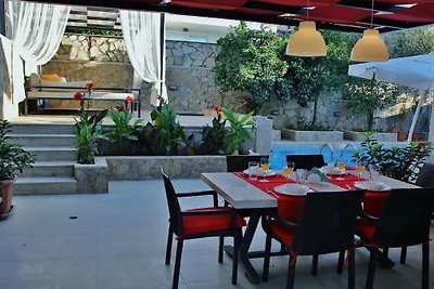 Villa in Kalkan mit Schwimmbecken
