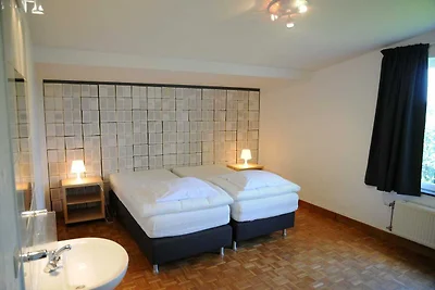 Spazioso bungalow con ampio giardino