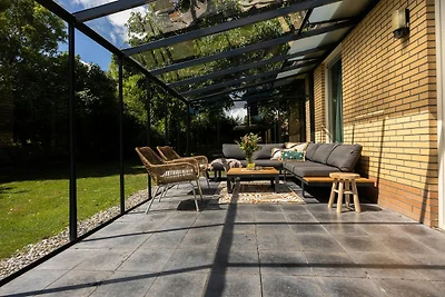 Villa in Andijk mit sonnigem Garten