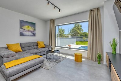Moderne luxuriöse Villa für 8-10 Personen mit...